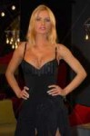 anita-blond-929336.jpg