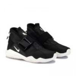 nike-komyuter-se-blackwhite-man-sneakers.jpg