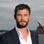 chris-hemsworth-poses-during-a-photo-call-for-thor-ragnarok[...].jpg