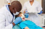 depositphotos76511375-stock-photo-dentist-examining-patient[...].jpg