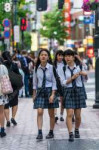 76207497-tokyo-japan-circa-may-2016-japanese-school-girls-i[...].jpg