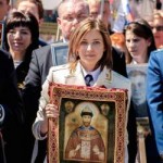 Natalya-Poklonskaya-i-ikona-TSarya-muchenika17[1].jpg