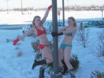 90501bikinisinthesnow7122548lo.jpg