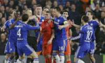 chelsea-players-surround-007-1482602687-800.jpg