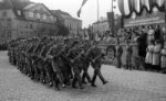 BundesarchivBild183-33349-0002,Neustrelitz,JahrestagderDDR,[...].jpg