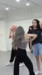 yeojin looks so short compared to olivia hye😭#kpop #loona.mp4