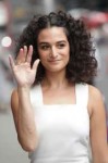 jenny-slate-at-the-ed-sullivan-theater-in-new-york-city-6-2[...].jpg