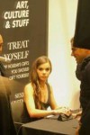 hailee-steinfeld-autographs-nyc-14-dec-17-16.jpg.jpg