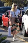 dakota-and-elle-fanning-out-in-los-angeles-12-28-2017-7.jpg