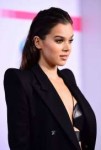 hailee-steinfeld-american-music-awards-2017-in-los-angeles-1.jpg