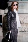 isabelle-huppert-louis-vuitton-fashion-show-in-paris-03-06-[...].jpg