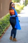 jennifer-love-hewitt-wearing-a-big-blue-scarf-beverly-hills[...].jpg