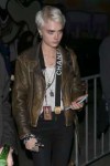 cara-delevingne-arrives-at-fonda-theater-at-the-darkness-co[...].jpg