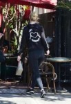 elle-fanning-out-for-lunch-with-friends-in-los-angeles-04-1[...].jpg