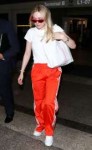 dakota-fanning-at-los-angeles-international-airport-04-20-2[...].jpg