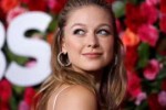 72750522melissa-benoist-2018-tony-awards-red-carpet-sv36djr[...].jpg