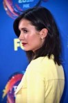 nina-dobrev-at-2018-teen-choice-awards-in-beverly-hills-08-[...].jpg