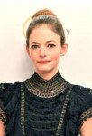 mackenzie-foy-at-the-moms-and-betty-crocker-hosted-a-mamara[...].jpg