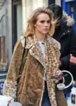 suki-waterhouse-shopping-in-notting-hill-10-23-2018-1.jpg