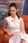 mackenzie-foy-on-the-set-of-despierta-america-in-miami-10-2[...].jpg