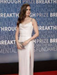 lily-collins-at-2019-breakthrough-prize-in-mountain-view-11[...].jpg