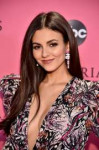 victoria-justice-2018-victoria-s-secret-fashion-show-5.jpg