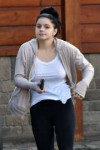 ariel-winter-buying-dog-food-in-sherman-oaks-11-30-2018-5.jpg