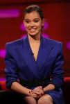 hailee-steinfeld-the-graham-norton-show-in-london-12-06-201[...].jpg