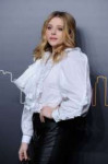 chloe-moretz-at-coach-2019-early-autumn-collection-fashion-[...].jpg