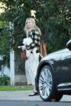 Kirsten-Dunst-on-Christmas-Day-in-Los-Angeles--05.jpg