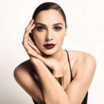 gal-gadot-revlon-russia-s-super-lustrous-lipstick-2018-coll[...].jpg