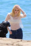 Elle-Fanning-photoshoot-Martinez-Beach-Cannes-May-20-2017-0[...].jpg