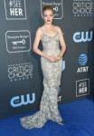 julia-garner-at-2019-critics-choice-awards-in-santa-monica-[...].jpg