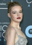 julia-garner-at-2019-critics-choice-awards-in-santa-monica-[...].jpg