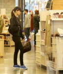 victoria-justice-shopping-in-la-01-18-2019-2.jpg