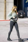 elizabeth-olsen-in-tights-leaving-a-gym-in-los-angeles-01-2[...].jpg