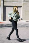 elizabeth-olsen-in-tights-leaving-a-gym-in-los-angeles-01-2[...].jpg