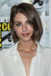 Willa-Holland-Arrow-Press-Line-at-Comic-Con-2016--15.jpg