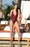 jennifer-metcalfe-pubes-and-cameltoe-in-swimsuit-poolside-05.jpg