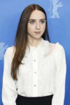 zoe-kazan-the-kindness-of-strangers-photocall-in-berlin-02-[...].jpg