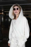 rosamund-pike-at-milan-airport-1.jpg