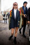 maisie-williams-on-the-street-attending-sacai-during-paris-[...].jpg