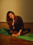 jessica-biel-gaiam-yoga-wear-collection-2017-2018-more-phot[...].jpg