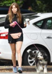 elizabeth-olsen-leggy-in-shorts-out-in-hollywood-hills-05-1[...].jpg