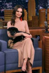 108186241emily-ratajkowski-at-tonight-show-starring-jimmy-f[...].jpg