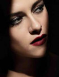 Kristen-Stewart-Noir-et-Blanc-de-Chanel-makeup-collection-c[...].jpg