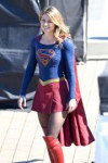 melissa-benoist-on-the-set-of-supergirl-in-vancouver-09-05-[...].jpg