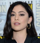 rosa-salazar-at-undone-panel-at-comic-con-2019-in-san-diego[...].jpg