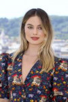 margot-robbie-once-upon-a-time-in-hollywood-photocall-in-ro[...].jpg