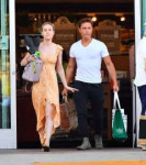 brie-larson-and-elijah-allan-blitz-out-in-calabasas-07-30-2[...].jpg